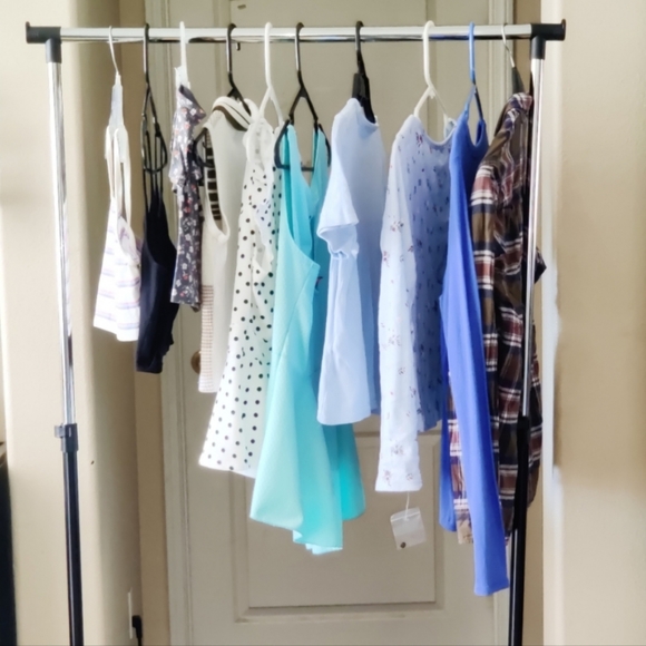 USED/NEW BUNDLE Of Women's Clothes - Picture 3 of 7